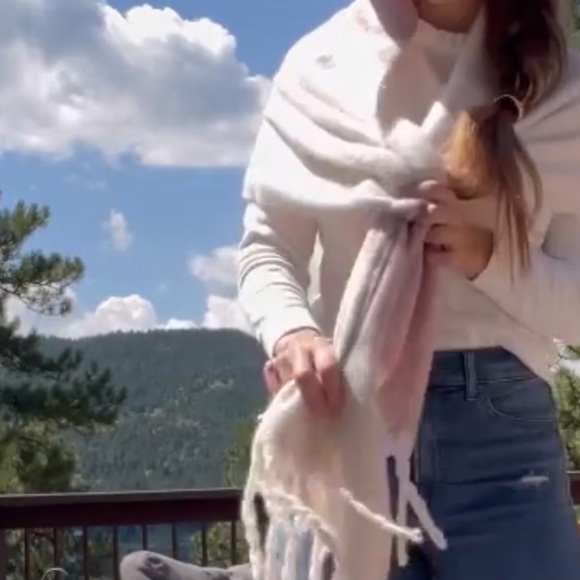 Scarf - Picture 9 of 13